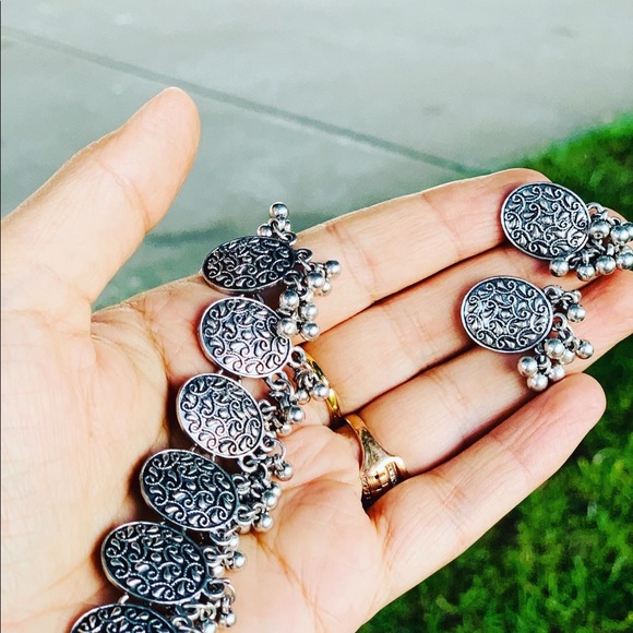 Jewelry - Picture 3 of 3